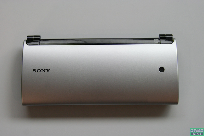 Illustration for article titled Manhandling the Sony Tablet and Explaining Its Fake Buttons
